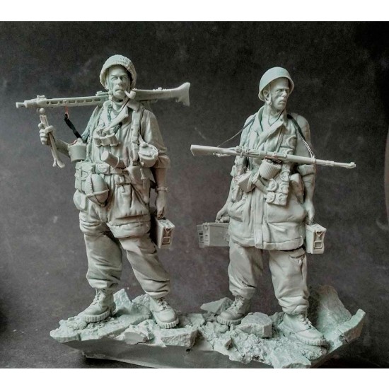 1/16 German Paratroopers with MG 42, Monte Cassino (2 figures, base, accesories)