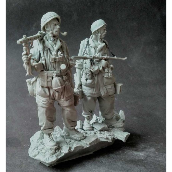 1/16 German Paratroopers with MG 42, Monte Cassino (2 figures, base, accesories)