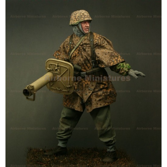 1/24 Waffen SS With Panzerschreck