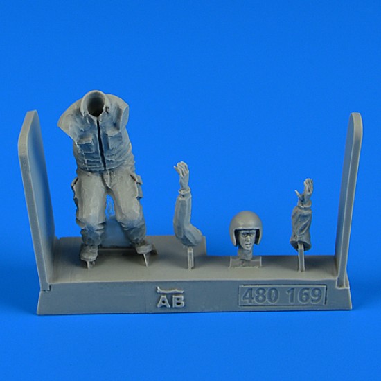 1/48 Warsaw Pact Aircraft Mechanic Part.5 (1 Figure)