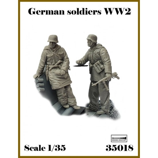 1/35 WWII German Soldiers (2 figures)