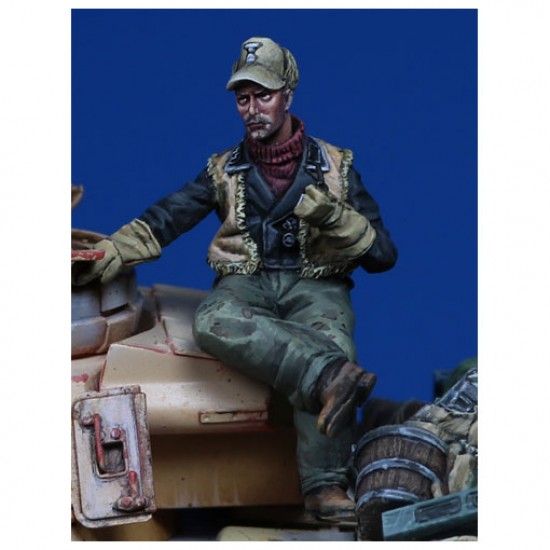 1/35 Tanker Smoking A Pipe