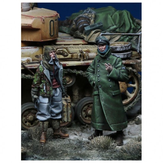 1/35 German Officer & Mechanic