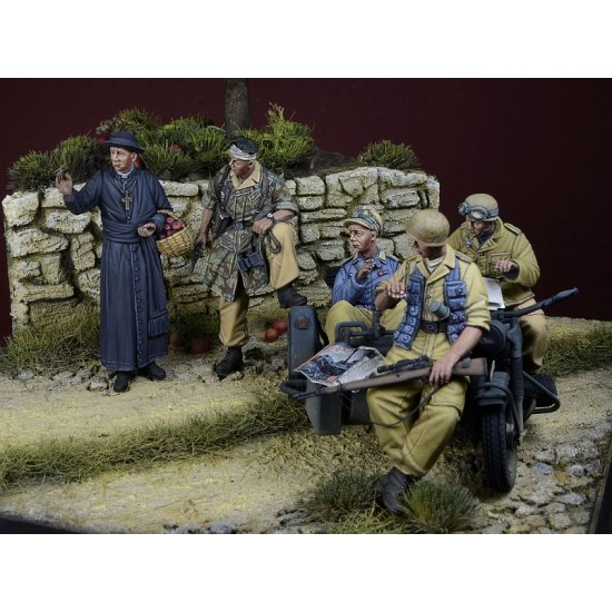 1/35 'Got mit Uns' Fallschirmjagers in Italy for BMW R75 (5 figures)