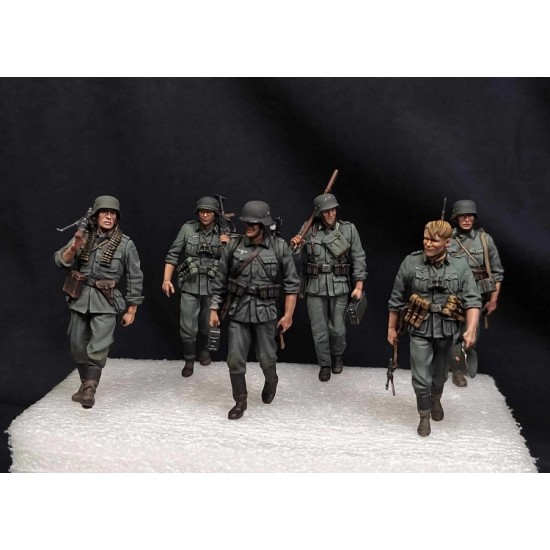 1/35 WWII German SS SMG 34 Trupp set (6 resin figures)