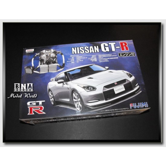 1/24 R35 Nissan GTR w/Engine Detail (#ID-131)