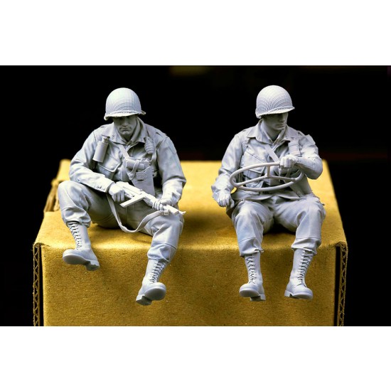 1/48 WWII US Paratrooper Willys Driver and Crew (2 figures)