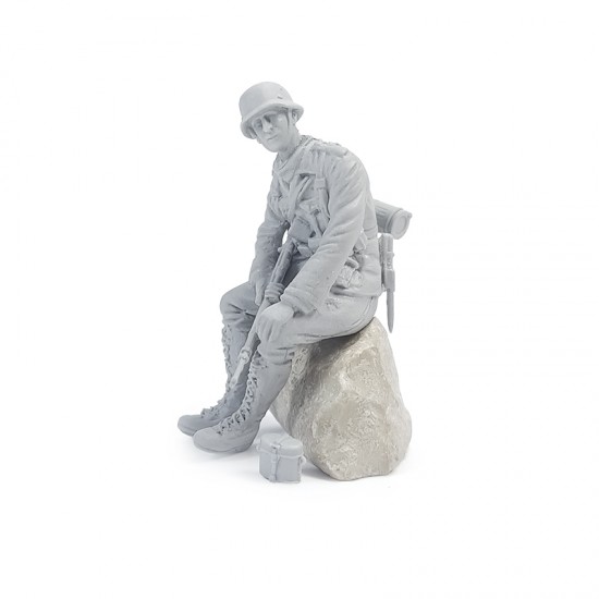 1/35 WWII German Seated Figure with Accessories