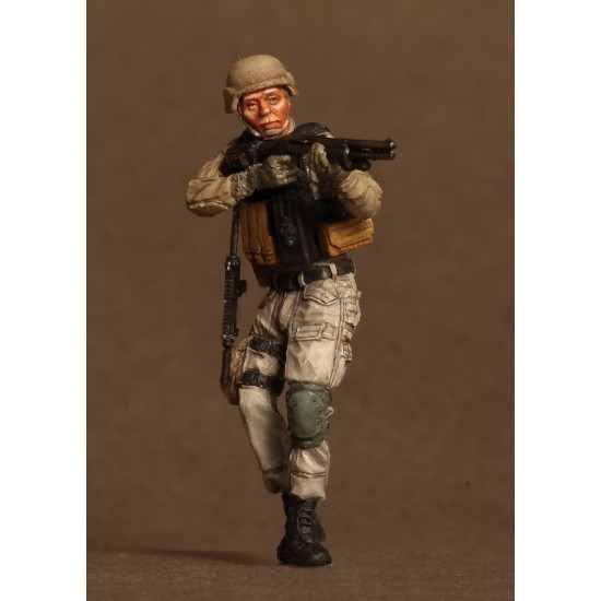 1/35 Mercenary with a Shotgun