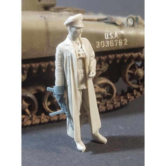 1/35 Waffen-SS Officer In Long Coat, Normandy