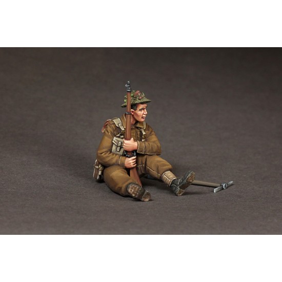 1/35 British Infantryman at Rest