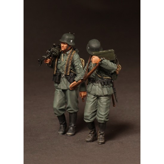 1/35 German Machine Gun MG 34 Team on March 1939-42 (2 figures)