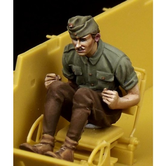 1/35 Hungarian Driver for 40M Turan