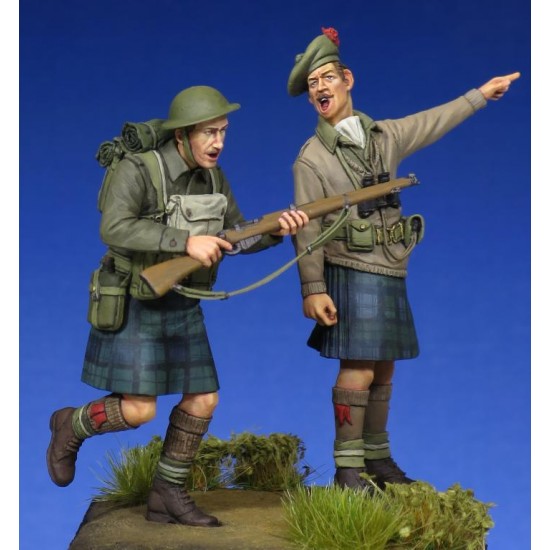 1/35 WWII Scottish Black Watch Officer & Soldier (2 figures)