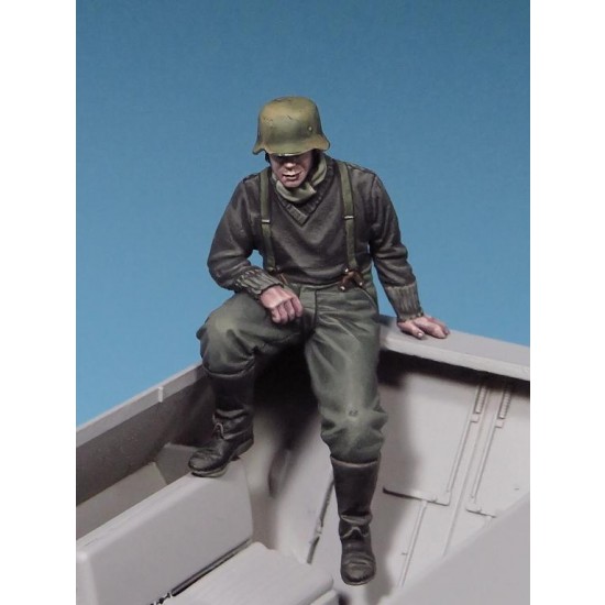 1/35 WWII Waffen SS Sd.Kfz. 251 Half-truck Crewman #1