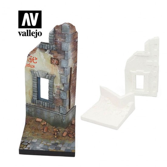 1/35 European Building Ruined Street Corner (7 x 7 x 15.5 cm)